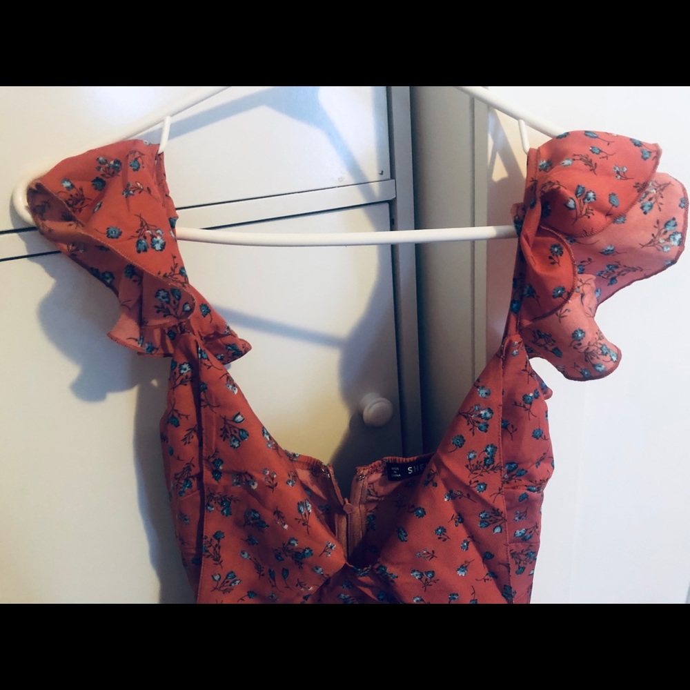 Dress SOLD 🔴)